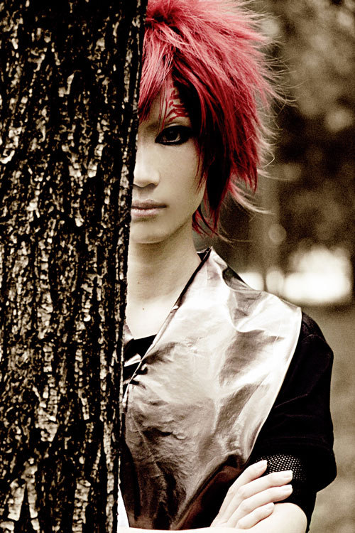 火影忍者我爱罗Cosplay，风影大大可棒，葫芦上的包装拆掉会更好[嘻嘻]
 原作 火影忍者
角色 我爱罗     cn:  镜无意 
staff摄影：悟空  仙境  404  洛洛 bcy.net/coser/detail/11679/48538