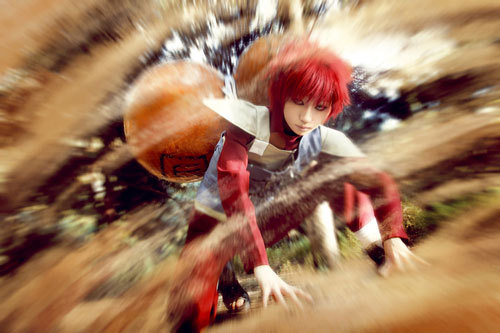 火影忍者我爱罗Cosplay，风影大大可棒，葫芦上的包装拆掉会更好[嘻嘻]
 原作 火影忍者
角色 我爱罗     cn:  镜无意 
staff摄影：悟空  仙境  404  洛洛 bcy.net/coser/detail/11679/48538