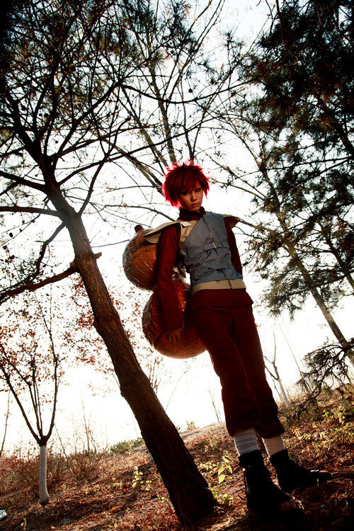 火影忍者我爱罗Cosplay，风影大大可棒，葫芦上的包装拆掉会更好[嘻嘻]
 原作 火影忍者
角色 我爱罗     cn:  镜无意 
staff摄影：悟空  仙境  404  洛洛 bcy.net/coser/detail/11679/48538