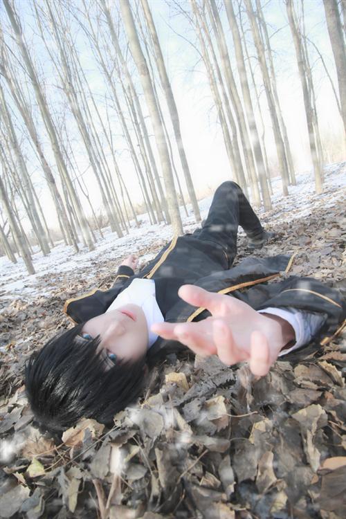 银魂 土方十四郎Cosplay ，还是很棒的，必须鼓励下[嘻嘻]
角色 土方十四郎     cn:  寒尘 
staff摄影：Sylph化妆：二秋后期：寒尘 bcy.net/coser/detail/11185/166592