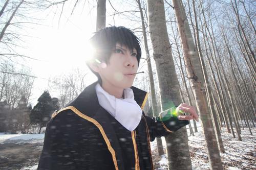 银魂 土方十四郎Cosplay ，还是很棒的，必须鼓励下[嘻嘻]
角色 土方十四郎     cn:  寒尘 
staff摄影：Sylph化妆：二秋后期：寒尘 bcy.net/coser/detail/11185/166592