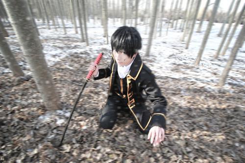 银魂 土方十四郎Cosplay ，还是很棒的，必须鼓励下[嘻嘻]
角色 土方十四郎     cn:  寒尘 
staff摄影：Sylph化妆：二秋后期：寒尘 bcy.net/coser/detail/11185/166592