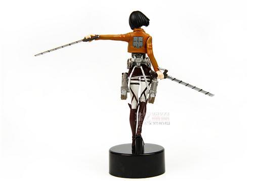 进击的巨人三笠.阿克曼手办  总共两款：大号（高21cm，129.00元） 小号（14.5cm，39.00元）MADE IN CHINA 的手办这个价格和质量应该算不错的，购买链接：http://detail.tmall.com/item.htm?id=38111693140&ali_trackid=2:mm_45107107_4164060_13506609:1424843885_2k2_917679020&clk1=e41a29d6cd84f0c929eca5203f6f8e00&spm=0.0.0.0.v4wAvH