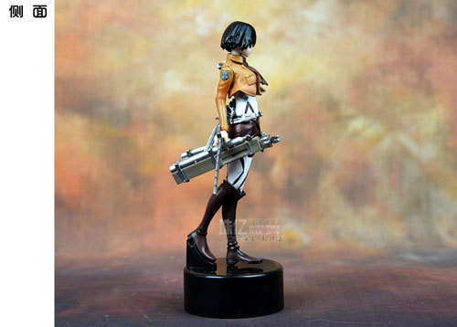 进击的巨人三笠.阿克曼手办  总共两款：大号（高21cm，129.00元） 小号（14.5cm，39.00元）MADE IN CHINA 的手办这个价格和质量应该算不错的，购买链接：http://detail.tmall.com/item.htm?id=38111693140&ali_trackid=2:mm_45107107_4164060_13506609:1424843885_2k2_917679020&clk1=e41a29d6cd84f0c929eca5203f6f8e00&spm=0.0.0.0.v4wAvH