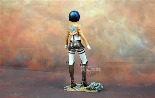 进击的巨人三笠.阿克曼手办  总共两款：大号（高21cm，129.00元） 小号（14.5cm，39.00元）MADE IN CHINA 的手办这个价格和质量应该算不错的，购买链接：http://detail.tmall.com/item.htm?id=38111693140&ali_trackid=2:mm_45107107_4164060_13506609:1424843885_2k2_917679020&clk1=e41a29d6cd84f0c929eca5203f6f8e00&spm=0.0.0.0.v4wAvH