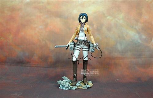 进击的巨人三笠.阿克曼手办  总共两款：大号（高21cm，129.00元） 小号（14.5cm，39.00元）MADE IN CHINA 的手办这个价格和质量应该算不错的，购买链接：http://detail.tmall.com/item.htm?id=38111693140&ali_trackid=2:mm_45107107_4164060_13506609:1424843885_2k2_917679020&clk1=e41a29d6cd84f0c929eca5203f6f8e00&spm=0.0.0.0.v4wAvH