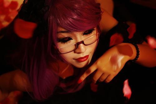 东京食尸鬼神代利世Cos  神似[花心] cn:  陆大壮 
staff摄影：魂淡化妆：花花后期：花花协力：浅小貂  雪泥马  狼王 bcy.net/coser/detail/21796/175037