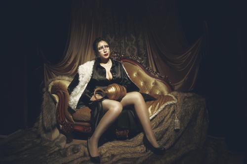 克洛克达尔Cosplay  性转,御姐驾到，气场爆棚！！后期的质感好棒啊！！！！人也美，腿也长！！[花心]  角色 沙·克洛克达尔     cn:  伊莱凡斯 
staff摄影：轩辕  小白化妆：自理后期：自理 bcy.net/coser/detail/9399/174856