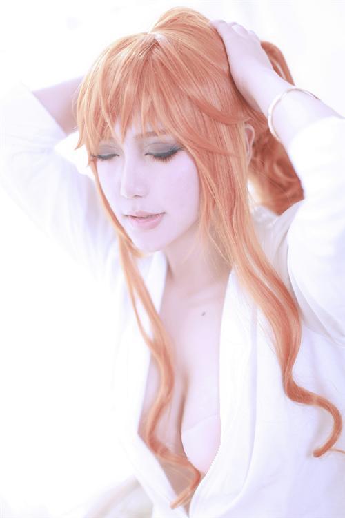 海贼王小贼猫娜美喷血Cosplay    [怒骂] cn:  伊莱凡斯 
staff摄影：帝人化妆：伊莱凡斯后期：伊莱凡斯  bcy.net/coser/detail/9399/128254