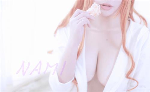 海贼王小贼猫娜美喷血Cosplay    [怒骂] cn:  伊莱凡斯 
staff摄影：帝人化妆：伊莱凡斯后期：伊莱凡斯  bcy.net/coser/detail/9399/128254