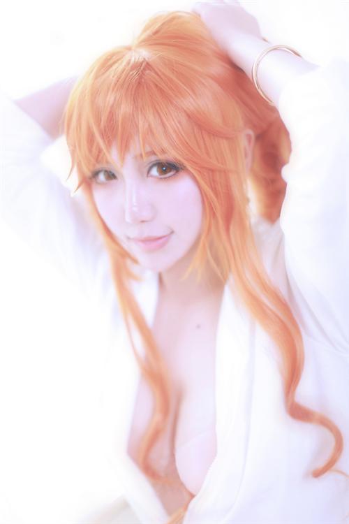 海贼王小贼猫娜美喷血Cosplay    [怒骂] cn:  伊莱凡斯 
staff摄影：帝人化妆：伊莱凡斯后期：伊莱凡斯  bcy.net/coser/detail/9399/128254
