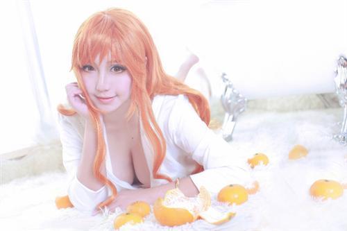 海贼王小贼猫娜美喷血Cosplay    [怒骂] cn:  伊莱凡斯 
staff摄影：帝人化妆：伊莱凡斯后期：伊莱凡斯  bcy.net/coser/detail/9399/128254