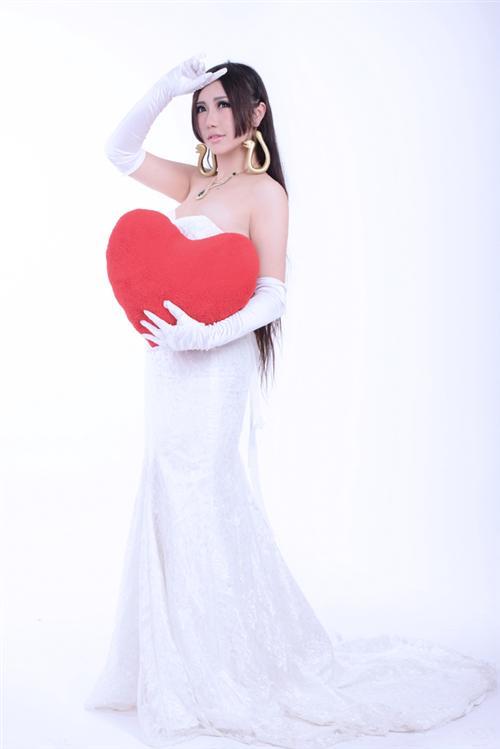 海贼王御姐 女帝Cosplay 美腻 ⊙▽⊙角色 女帝 波雅·汉库克     cn:  伊莱凡斯 
staff摄影：舞指化妆：自理后期：自理协力：馥瑾  bcy.net/coser/detail/9399/102426