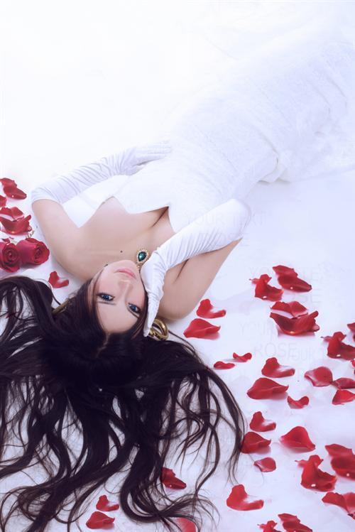 海贼王御姐 女帝Cosplay 美腻 ⊙▽⊙角色 女帝 波雅·汉库克     cn:  伊莱凡斯 
staff摄影：舞指化妆：自理后期：自理协力：馥瑾  bcy.net/coser/detail/9399/102426