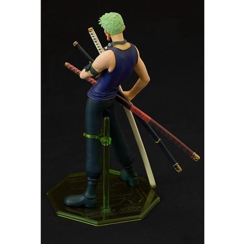 #海贼王P.O.P 系列#角色： 罗罗诺亚·索隆(ロロノア・ゾロ)
系列： P.O.P Series 1
造型师： Layup (レイアップ)
发售价： ¥3990日元
发售日期：2004/04
高度： 230mm
限定： 否