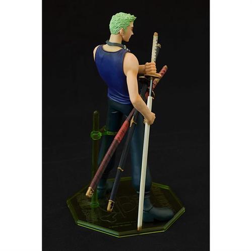 #海贼王P.O.P 系列#角色： 罗罗诺亚·索隆(ロロノア・ゾロ)
系列： P.O.P Series 1
造型师： Layup (レイアップ)
发售价： ¥3990日元
发售日期：2004/04
高度： 230mm
限定： 否