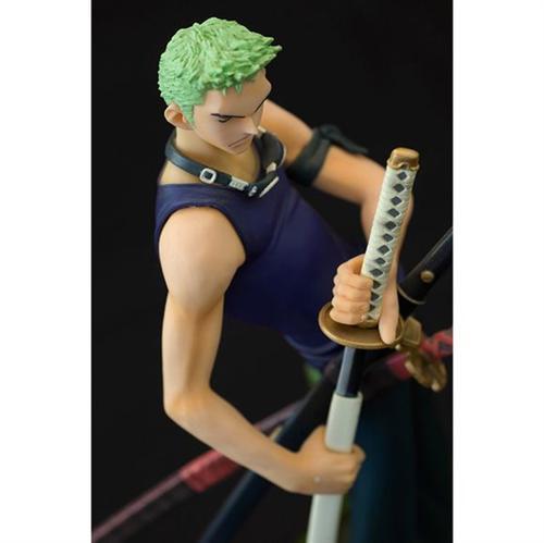 #海贼王P.O.P 系列#角色： 罗罗诺亚·索隆(ロロノア・ゾロ)
系列： P.O.P Series 1
造型师： Layup (レイアップ)
发售价： ¥3990日元
发售日期：2004/04
高度： 230mm
限定： 否