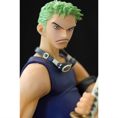 #海贼王P.O.P 系列#角色： 罗罗诺亚·索隆(ロロノア・ゾロ)
系列： P.O.P Series 1
造型师： Layup (レイアップ)
发售价： ¥3990日元
发售日期：2004/04
高度： 230mm
限定： 否