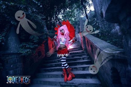 #桑尼社#海贼王COS-正片幽灵公主-佩罗娜：呵咯呵咯呵咯呵咯呵咯，我要让世界上所有可爱的玩具都变成我的僵尸。超赞[花心]  http://weibo.com/5090754263/BcZELcbR1