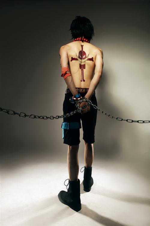 海贼王艾斯Cosplay 超气质还原[花心] cn:  漩涡鸣仙  bcy.net/coser/detail/20632/179230