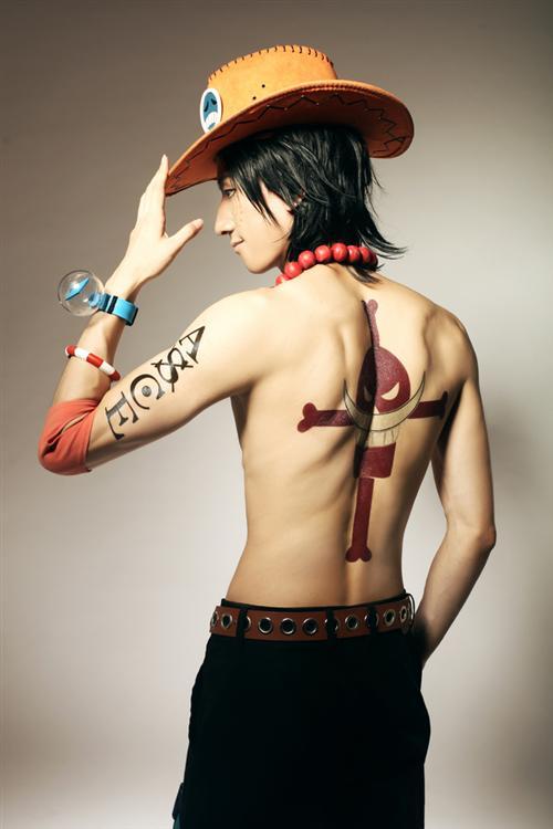 海贼王艾斯Cosplay 超气质还原[花心] cn:  漩涡鸣仙  bcy.net/coser/detail/20632/179230