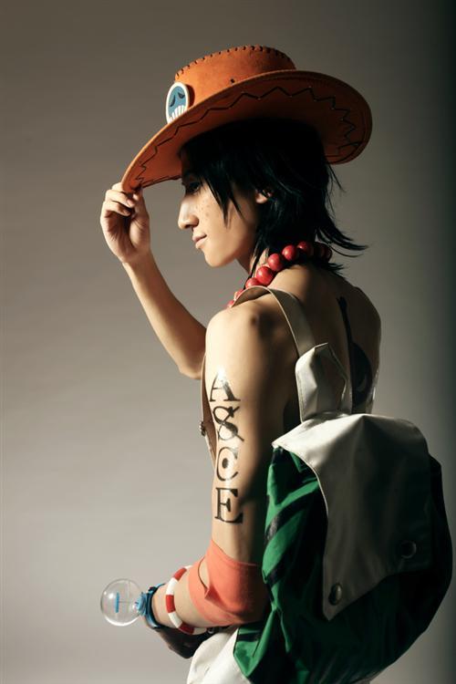 海贼王艾斯Cosplay 超气质还原[花心] cn:  漩涡鸣仙  bcy.net/coser/detail/20632/179230