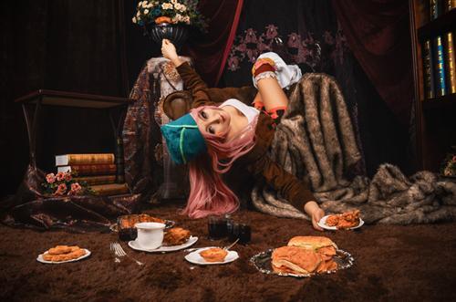 海贼王超新星饕餮女乔艾莉波妮Cosplay [花心] cn:  酒汪 
staff摄影：贝波化妆：酒汪后期：东方NaziParty  白卓业协力：千树梨 bcy.net/coser/detail/31843/187644