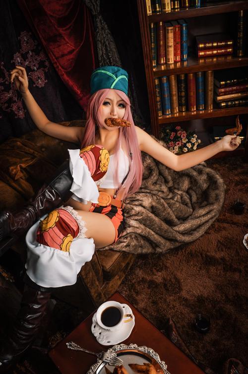 海贼王超新星饕餮女乔艾莉波妮Cosplay [花心] cn:  酒汪 
staff摄影：贝波化妆：酒汪后期：东方NaziParty  白卓业协力：千树梨 bcy.net/coser/detail/31843/187644