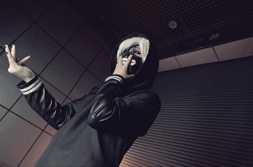 东京食尸鬼剧情Cos，略诡异【世界上所有不利的状况都是当事者能力不足导致的】
角色 神代利世     cn:  Grace格林 
金木研     cn:  小白 
staff摄影：地球人化妆：Grace格林  沐宸后期：伊莱凡斯协力：沐宸  徵鸳 bcy.net/coser/detail/27519/187528