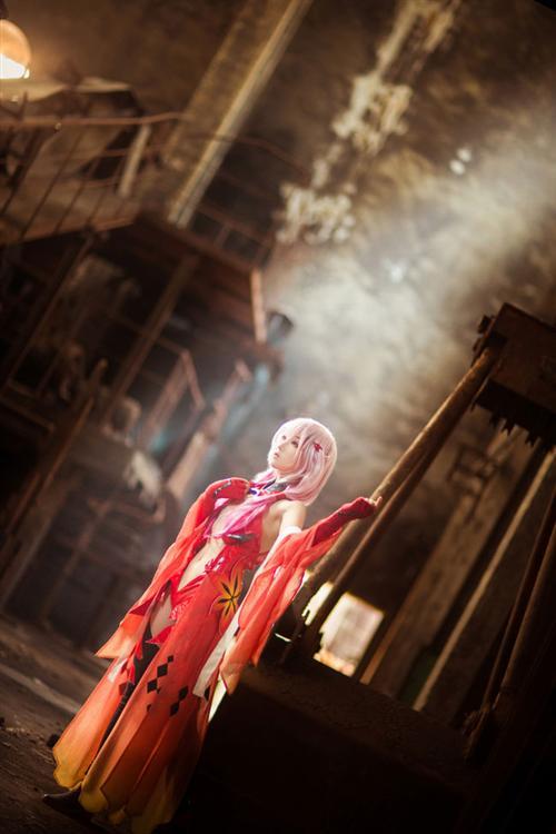 【Cosplay欣赏】罪恶王冠 楪祈金鱼装 Cosplay
角色 楪祈     cn:  面瘫少女菌子酱Cosplay
staff摄影：我是文艺天少  镜铭玄心化妆：面瘫少女菌子酱后期：抱抱协力：面瘫少女菌子酱 bcy.net/coser/detail/15908/189828