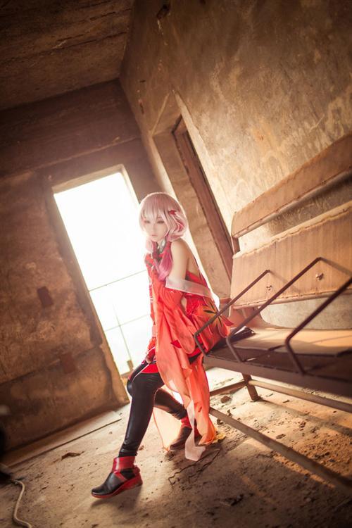 【Cosplay欣赏】罪恶王冠 楪祈金鱼装 Cosplay
角色 楪祈     cn:  面瘫少女菌子酱Cosplay
staff摄影：我是文艺天少  镜铭玄心化妆：面瘫少女菌子酱后期：抱抱协力：面瘫少女菌子酱 bcy.net/coser/detail/15908/189828