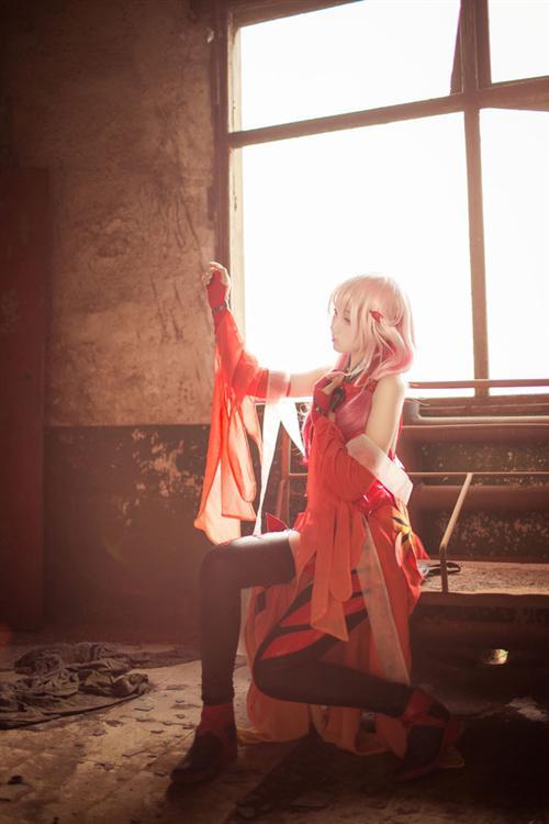 【Cosplay欣赏】罪恶王冠 楪祈金鱼装 Cosplay
角色 楪祈     cn:  面瘫少女菌子酱Cosplay
staff摄影：我是文艺天少  镜铭玄心化妆：面瘫少女菌子酱后期：抱抱协力：面瘫少女菌子酱 bcy.net/coser/detail/15908/189828