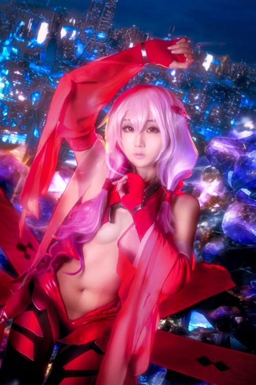 【Cosplay欣赏】罪恶王冠 楪祈金鱼装 Cosplay
角色 楪祈     cn:  面瘫少女菌子酱Cosplay
staff摄影：我是文艺天少  镜铭玄心化妆：面瘫少女菌子酱后期：抱抱协力：面瘫少女菌子酱 bcy.net/coser/detail/15908/189828