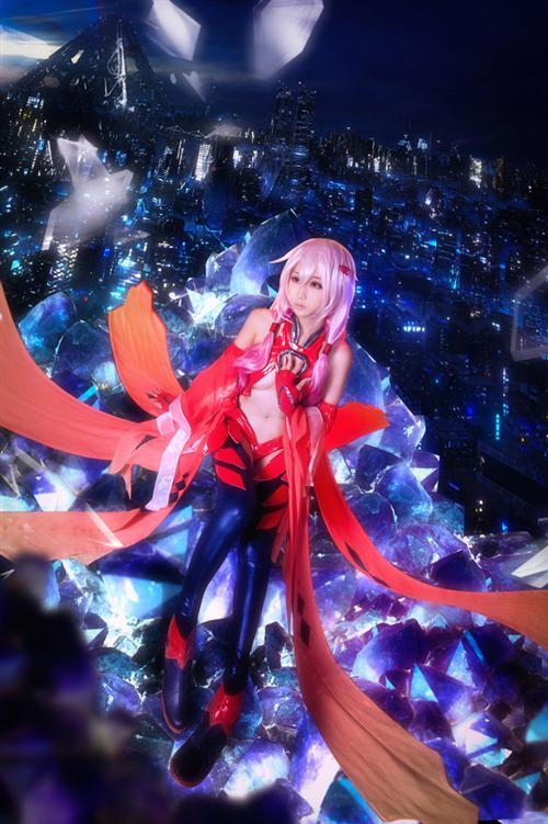 【Cosplay欣赏】罪恶王冠 楪祈金鱼装 Cosplay
角色 楪祈     cn:  面瘫少女菌子酱Cosplay
staff摄影：我是文艺天少  镜铭玄心化妆：面瘫少女菌子酱后期：抱抱协力：面瘫少女菌子酱 bcy.net/coser/detail/15908/189828