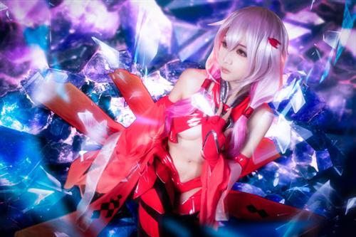 【Cosplay欣赏】罪恶王冠 楪祈金鱼装 Cosplay
角色 楪祈     cn:  面瘫少女菌子酱Cosplay
staff摄影：我是文艺天少  镜铭玄心化妆：面瘫少女菌子酱后期：抱抱协力：面瘫少女菌子酱 bcy.net/coser/detail/15908/189828