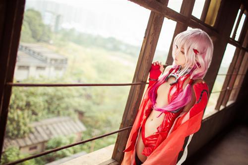 【Cosplay欣赏】罪恶王冠 楪祈金鱼装 Cosplay
角色 楪祈     cn:  面瘫少女菌子酱Cosplay
staff摄影：我是文艺天少  镜铭玄心化妆：面瘫少女菌子酱后期：抱抱协力：面瘫少女菌子酱 bcy.net/coser/detail/15908/189828