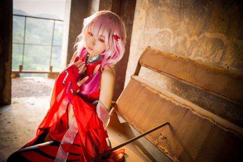 【Cosplay欣赏】罪恶王冠 楪祈金鱼装 Cosplay
角色 楪祈     cn:  面瘫少女菌子酱Cosplay
staff摄影：我是文艺天少  镜铭玄心化妆：面瘫少女菌子酱后期：抱抱协力：面瘫少女菌子酱 bcy.net/coser/detail/15908/189828