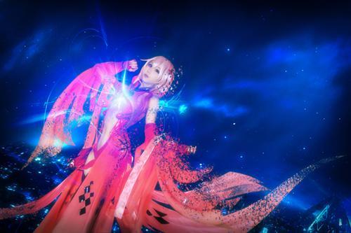 【Cosplay欣赏】罪恶王冠 楪祈金鱼装 Cosplay
角色 楪祈     cn:  面瘫少女菌子酱Cosplay
staff摄影：我是文艺天少  镜铭玄心化妆：面瘫少女菌子酱后期：抱抱协力：面瘫少女菌子酱 bcy.net/coser/detail/15908/189828