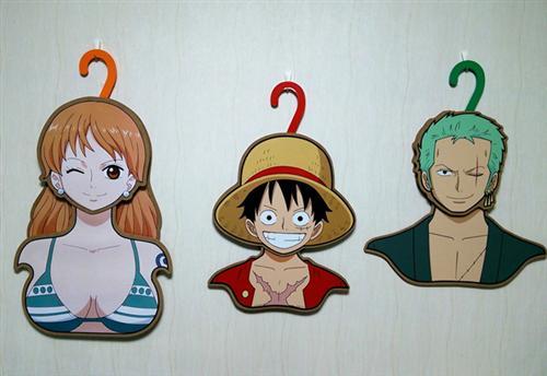 海贼#周边#【海贼角色衣架】第一弹路飞、索隆和娜美，感觉很棒，有没有兴趣入手呀[哈哈]