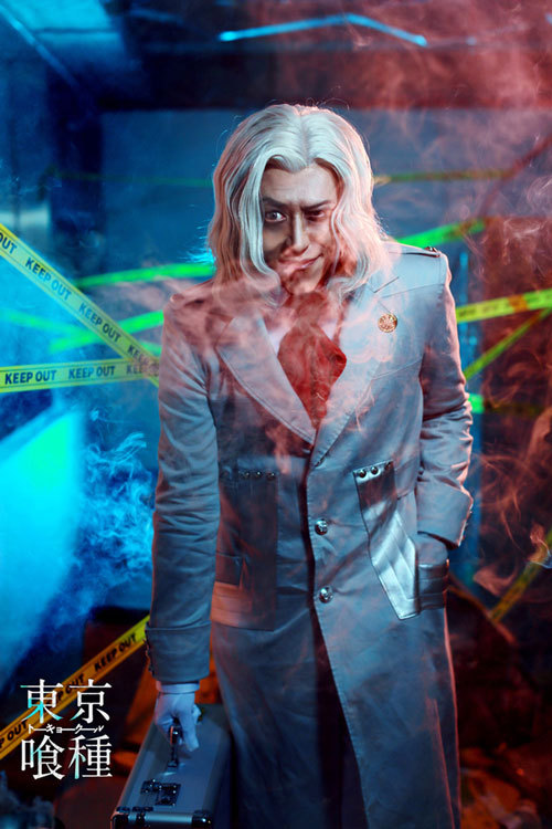 东京食尸鬼大型Cosplay，掉渣天[嘻嘻]
角色 月山习     cn:  天狼 
真户吴绪     cn:  8000
金木（白）     cn:  咖啡 
金木（黑）     cn:  金金 
董香     cn:  萧萧 
神代利世     cn:  孙妍
bcy.net/coser/detail/26719/189792