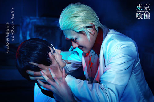 东京食尸鬼大型Cosplay，掉渣天[嘻嘻]
角色 月山习     cn:  天狼 
真户吴绪     cn:  8000
金木（白）     cn:  咖啡 
金木（黑）     cn:  金金 
董香     cn:  萧萧 
神代利世     cn:  孙妍
bcy.net/coser/detail/26719/189792