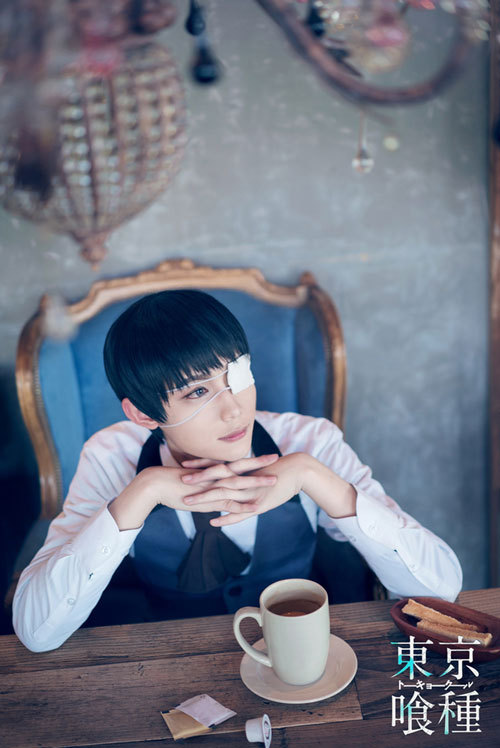东京食尸鬼大型Cosplay，掉渣天[嘻嘻]
角色 月山习     cn:  天狼 
真户吴绪     cn:  8000
金木（白）     cn:  咖啡 
金木（黑）     cn:  金金 
董香     cn:  萧萧 
神代利世     cn:  孙妍
bcy.net/coser/detail/26719/189792