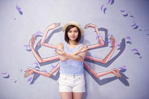 香港海贼王3D奇幻世界最特别的就是利用3D绘画技术制造出视觉的错觉，令人仿似身在其境中。对于粉丝来说，能够活跃于漫画的场景中的确令人兴奋，除了可以跟各位主角合照留影，还可以摆出各种姿势，还原原著中的情景！但是一个人拍一张至少花30秒，可以想象人潮时会是什么结果了[思考]