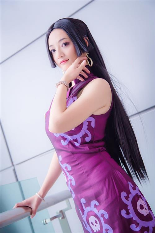 肤白貌美胸小女帝Cos，妹子萌萌哒[花心]  cn:  莲小玉 
staff摄影：鞘師的KIRABEN化妆：莲小玉后期：鞘師的KIRABEN