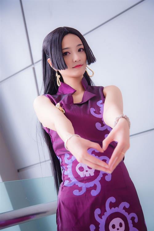 肤白貌美胸小女帝Cos，妹子萌萌哒[花心]  cn:  莲小玉 
staff摄影：鞘師的KIRABEN化妆：莲小玉后期：鞘師的KIRABEN