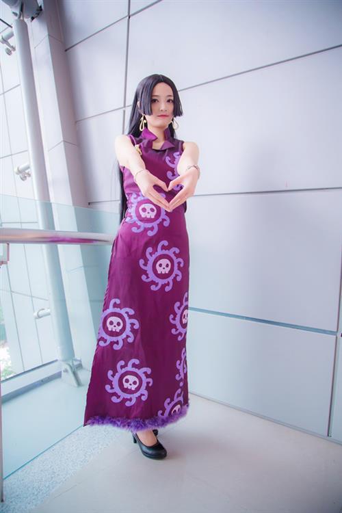 肤白貌美胸小女帝Cos，妹子萌萌哒[花心]  cn:  莲小玉 
staff摄影：鞘師的KIRABEN化妆：莲小玉后期：鞘師的KIRABEN