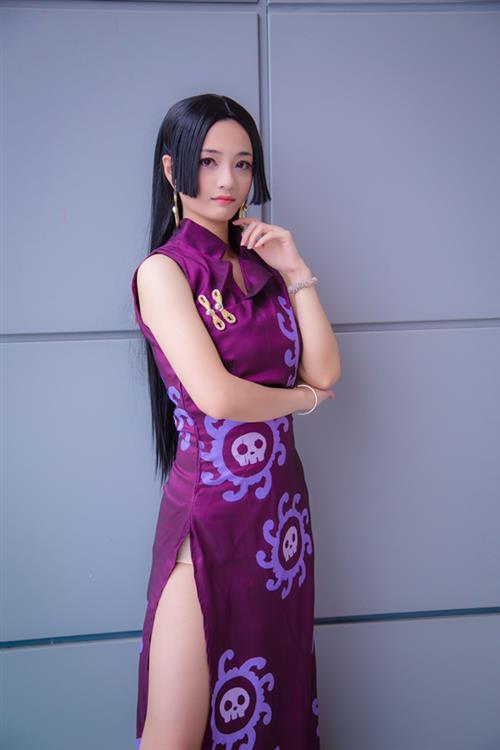 肤白貌美胸小女帝Cos，妹子萌萌哒[花心]  cn:  莲小玉 
staff摄影：鞘師的KIRABEN化妆：莲小玉后期：鞘師的KIRABEN