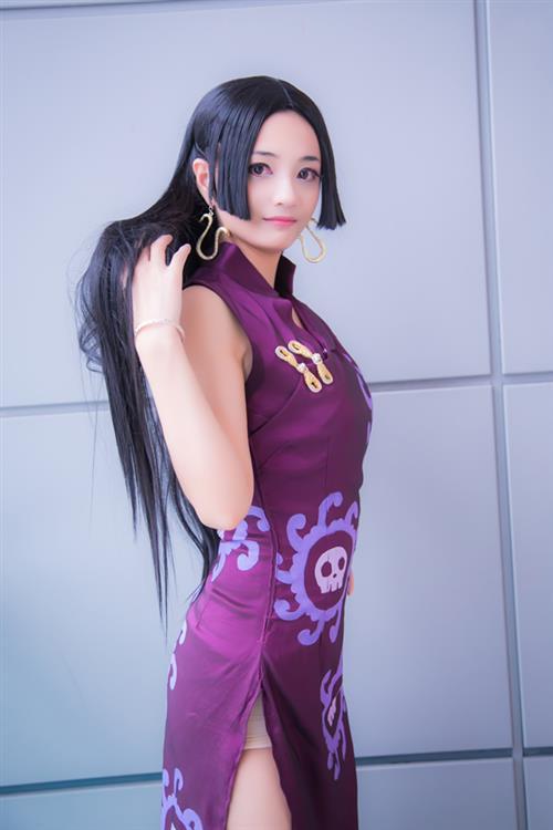 肤白貌美胸小女帝Cos，妹子萌萌哒[花心]  cn:  莲小玉 
staff摄影：鞘師的KIRABEN化妆：莲小玉后期：鞘師的KIRABEN