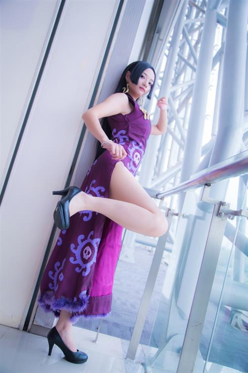 肤白貌美胸小女帝Cos，妹子萌萌哒[花心]  cn:  莲小玉 
staff摄影：鞘師的KIRABEN化妆：莲小玉后期：鞘師的KIRABEN