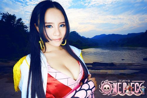 女帝波雅汉考克Cosplay[花心]，嘲讽姿势神还原[吃惊]
staff摄影：情心化妆：重庆西漫女帝-鼠鼠后期：重庆西漫女帝-鼠鼠
转自：bcy.net/coser/detail/20888/248128